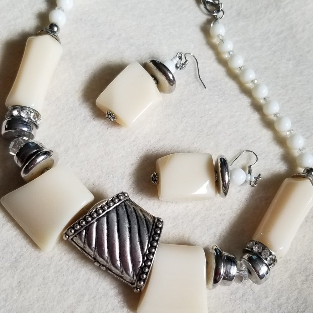 Woman's jewelry set
